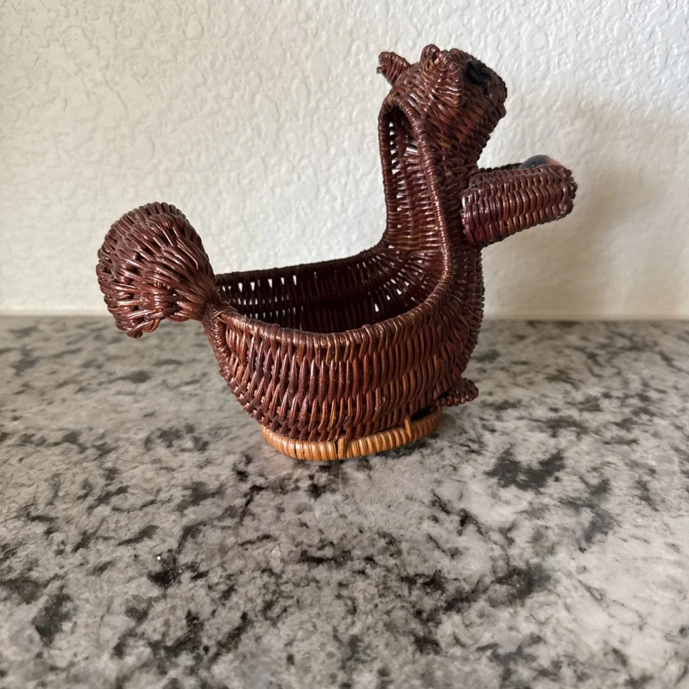 Vtg Wicker Squirrel & Acorn Basket Nut Candy Trinket Plant Cottagecore